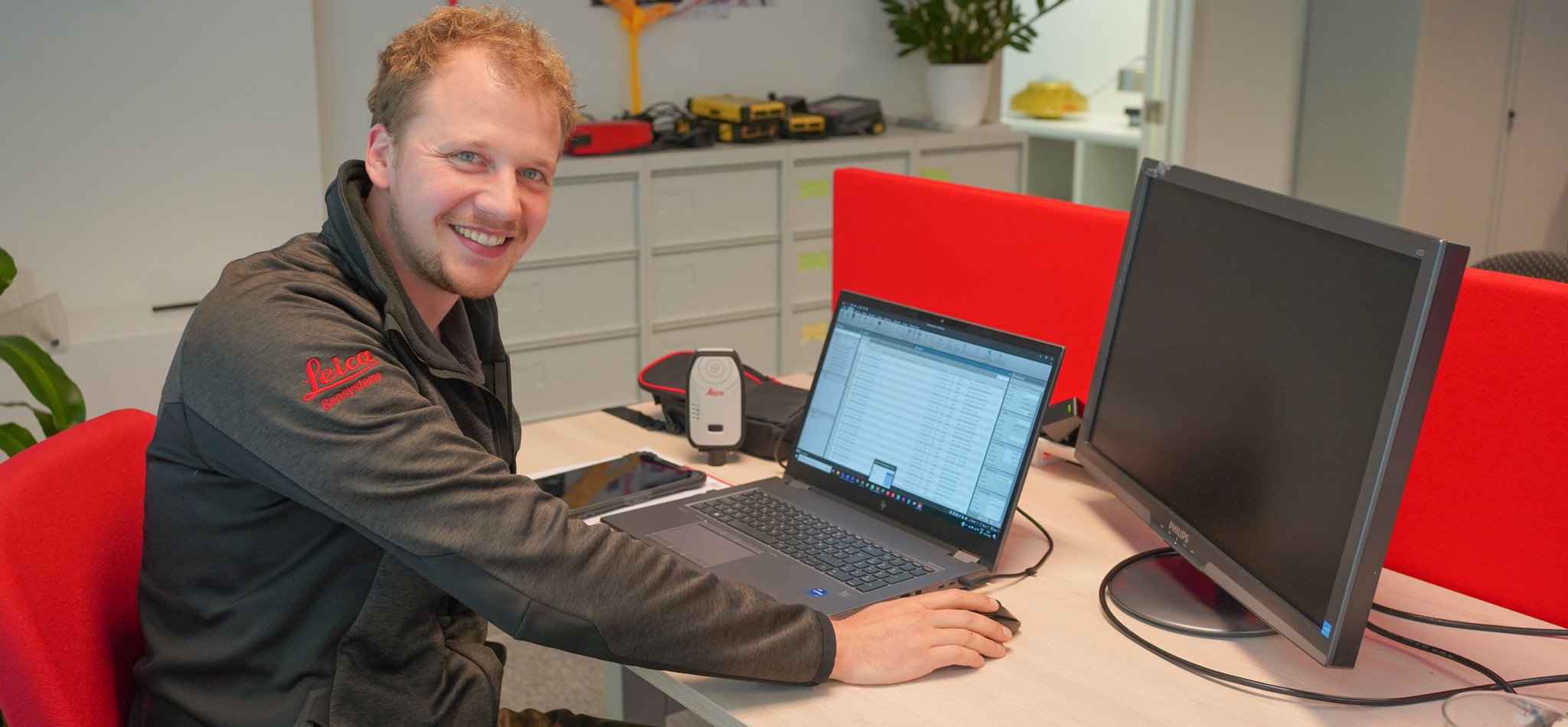 Gregory Gheysen achter bureau